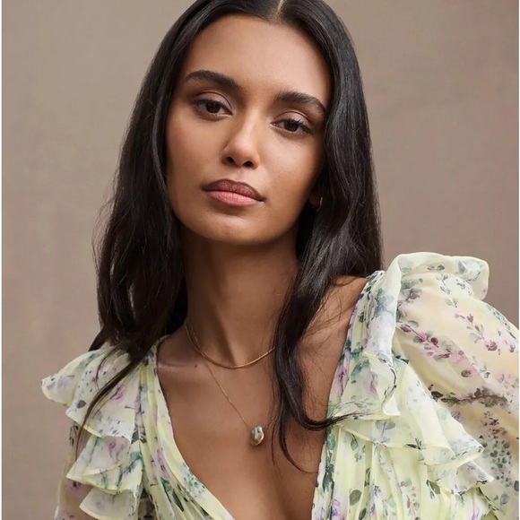 Mac Duggal Tiered A-Line Long-Sleeve Chiffon Gown Size 6 - Picture 2 of 5